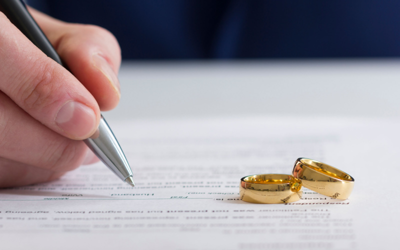 Should I Hire a Lawyer to Help with My Divorce?